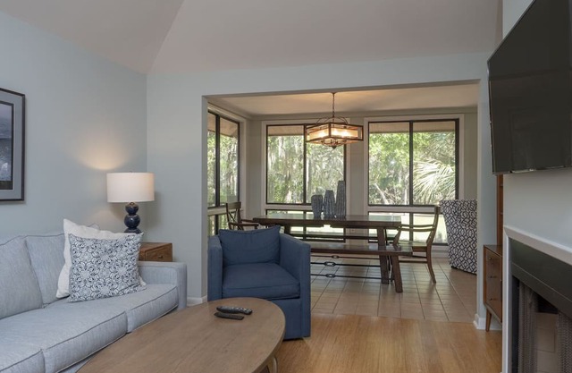 Spectacular, updated 3 BR/2BA cottage with amazing golf course views!