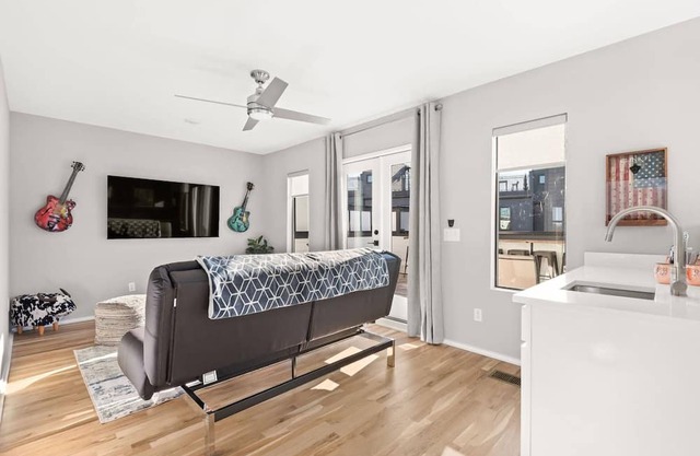 MD ~ Luxury Townhome w/Private Rooftop ~ Walkable ~ Five Points ~ 5 Min to Broadway and Downtown
