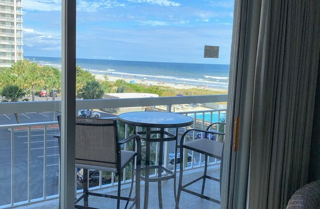 South Hampton 305-Bathrooms Recently Updated