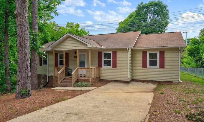 Durham House | Shirley St At Duke Medical Pavilion 3 Bedroom Home by Quantum Suites